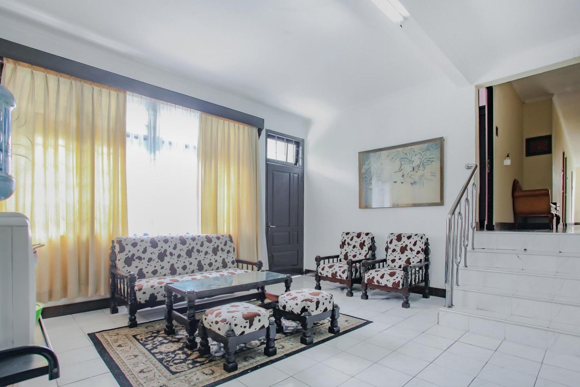 Oyo Life 90091 Wisma Pakuan Syariah Bogor Exteriér fotografie