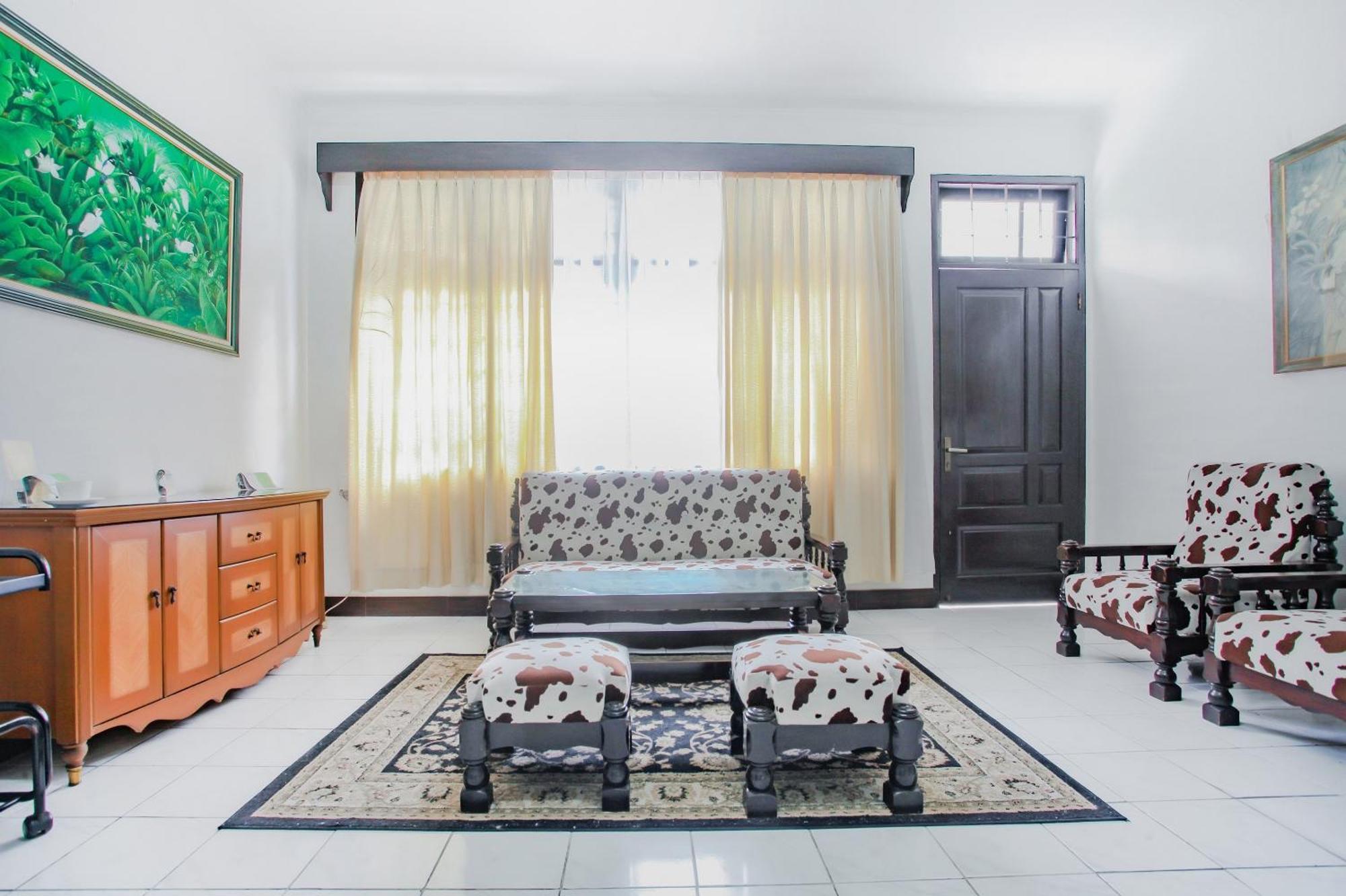 Oyo Life 90091 Wisma Pakuan Syariah Bogor Exteriér fotografie